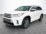 Used 2017 Toyota Highlander XLE image 3