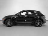 Certified 2024 Porsche Macan image 2