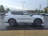 Used 2023 Mitsubishi Outlander SE image 2