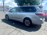 Used 2018 Toyota Sienna XLE image 3