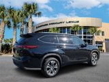 Used 2021 Toyota Highlander XLE image 4