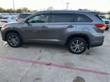 Used 2018 Toyota Highlander SE image 3