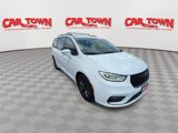 Used 2021 Chrysler Pacifica Touring-L w/ Uconnect Theater Family Group image 2
