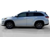 Used 2017 Toyota Highlander XLE image 2