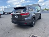 Used 2017 Toyota Highlander SE image 4