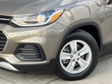 Used 2022 Chevrolet Trax LT w/ LT Convenience Package image 3