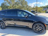 New 2025 Chrysler Pacifica Limited image 3