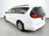 Used 2022 Chrysler Pacifica Touring-L image 5
