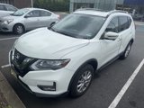 Used 2017 Nissan Rogue SV image 2
