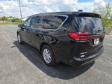 New 2025 Chrysler Pacifica Select image 3