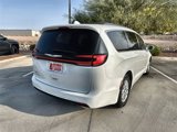 Used 2022 Chrysler Pacifica Touring-L image 5
