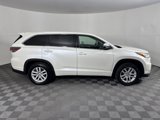Used 2015 Toyota Highlander LE image 3