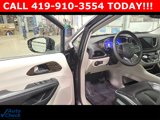 Used 2023 Chrysler Pacifica Limited image 2