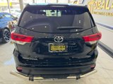 Used 2017 Toyota Highlander LE image 5