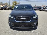 New 2025 Chrysler Pacifica Select image 2