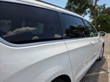 Used 2017 Chrysler Pacifica Touring-L image 6