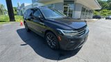 Used 2022 Volkswagen Tiguan SE w/ Panoramic Sunroof Package image 4