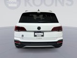 Used 2023 Volkswagen Taos SE w/ Black Wheel Package image 5