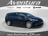 New 2025 Chrysler Pacifica Select image 1