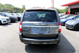 Used 2015 Chrysler Town & Country Touring image 4