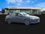 Used 2022 Hyundai Elantra SEL w/ Convenience Package image 3