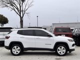 Used 2022 Jeep Compass Latitude image 3