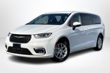 Used 2023 Chrysler Pacifica Touring-L image 3