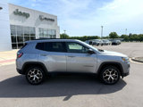 Used 2024 Jeep Compass Latitude image 2