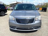 Used 2014 Chrysler Town & Country Touring-L image 2
