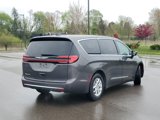 Used 2023 Chrysler Pacifica Touring-L image 2