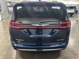 Used 2023 Chrysler Pacifica Limited image 4