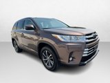 Used 2018 Toyota Highlander XLE image 3