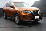Used 2020 Nissan Rogue SV image 2