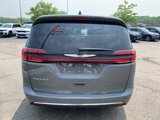 Used 2023 Chrysler Pacifica Touring-L image 4