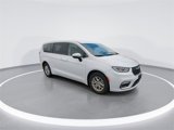 Used 2023 Chrysler Pacifica Touring-L image 2