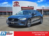 Used 2021 Volvo S60 T5 Momentum w/ Premium Package image 3