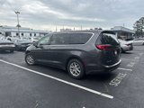 Used 2023 Chrysler Pacifica Touring-L image 2