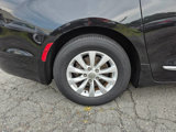Used 2018 Chrysler Pacifica Touring-L image 5
