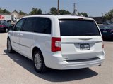 Used 2015 Chrysler Town & Country Touring-L image 4