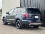 Used 2017 Ford Explorer XLT image 3