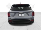 Used 2023 Kia Sorento LX image 4
