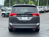 Used 2017 Chrysler Pacifica Touring-L image 6