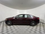 Used 2018 Ford Fusion SE w/ Fusion SE Technology Package image 4