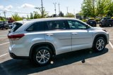 Used 2017 Toyota Highlander XLE image 2