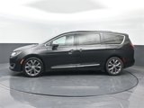 Used 2017 Chrysler Pacifica Limited image 4