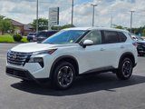 Used 2024 Nissan Rogue SV image 2