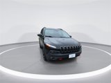 Used 2017 Jeep Cherokee Trailhawk image 2