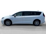 Used 2022 Chrysler Voyager LX image 2