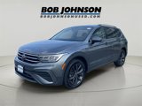 Used 2022 Volkswagen Tiguan SE image 3