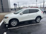 Used 2016 Nissan Rogue SV w/ SV Premium Package image 4